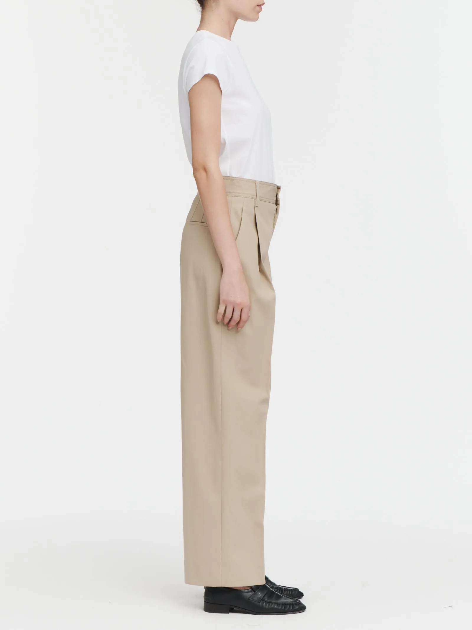 Mid Rise Single Pleat Front Trouser in Sand