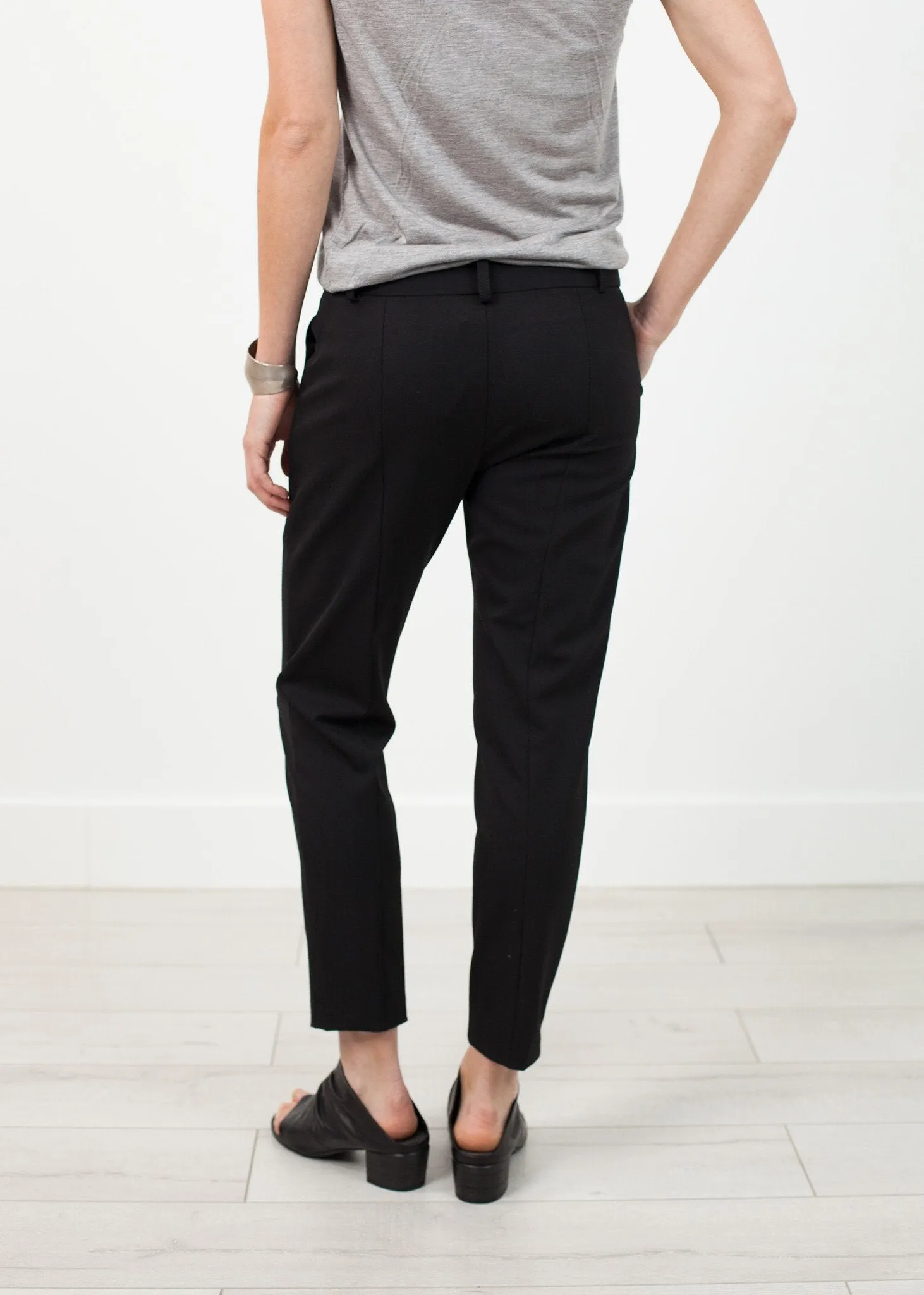 Stretch Fitted Pant in Black