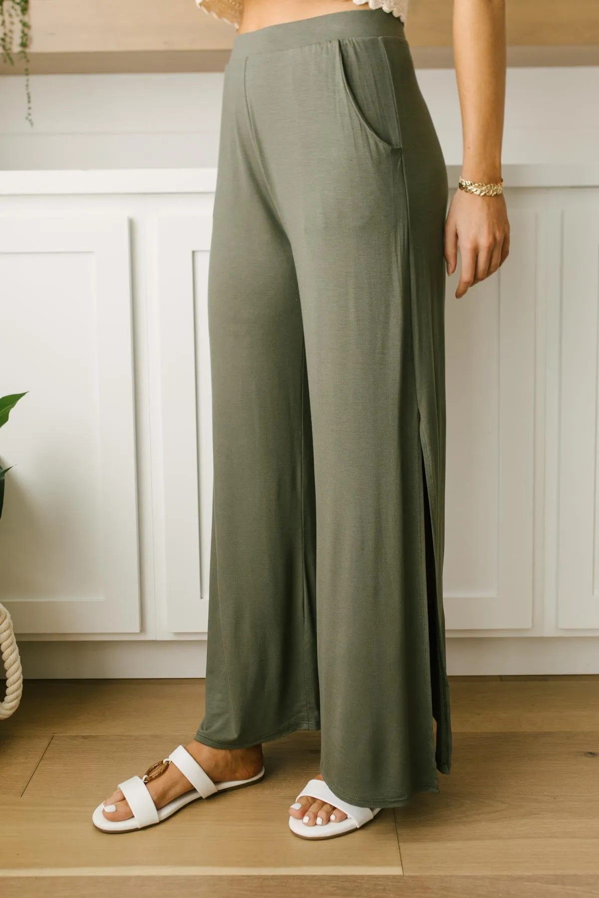 Vacation Lounge Pants in Olive