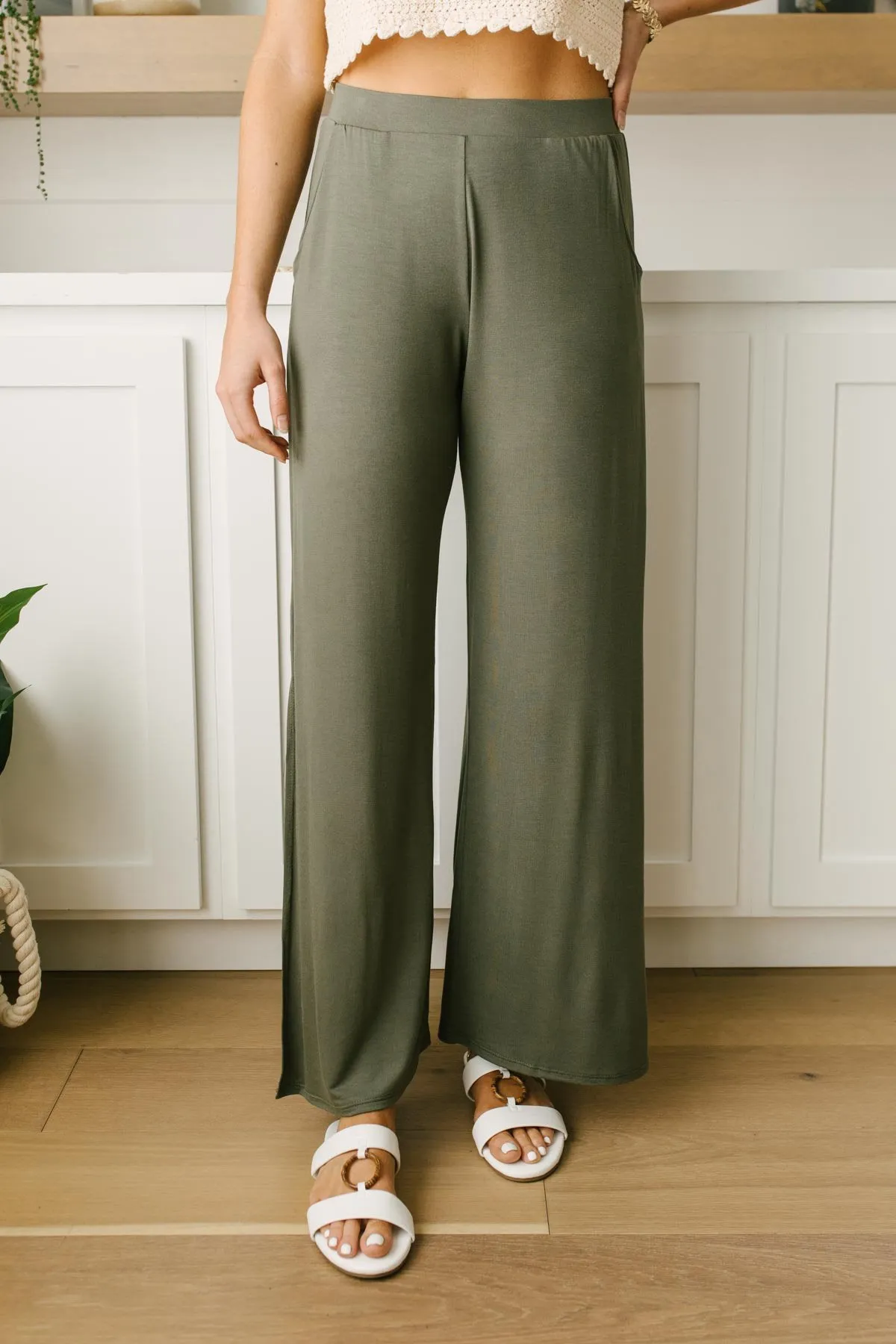 Vacation Lounge Pants in Olive